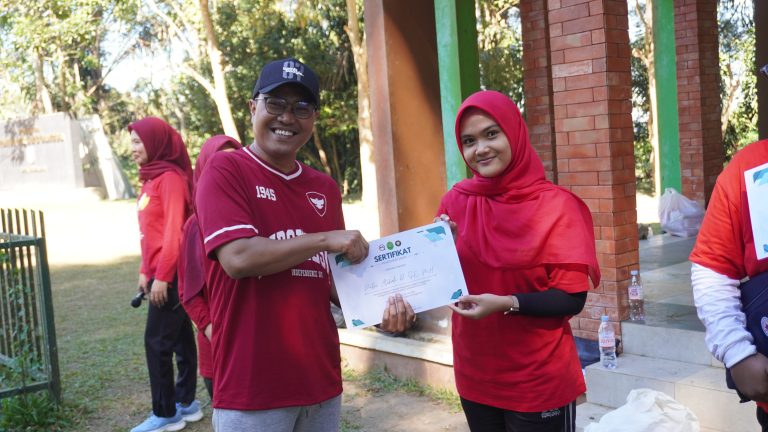 Wujud Apresiasi dan Motivasi, Pengadilan Agama Magelang Berikan Reward kepada Pegawai Teladan dan Disiplin