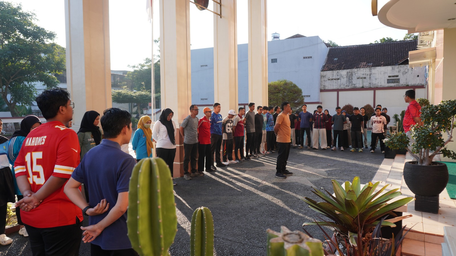 Semangat Jumat Sehat, Pengadilan Agama Magelang Gelar GEBER Mandiri dan Olahraga Bersama